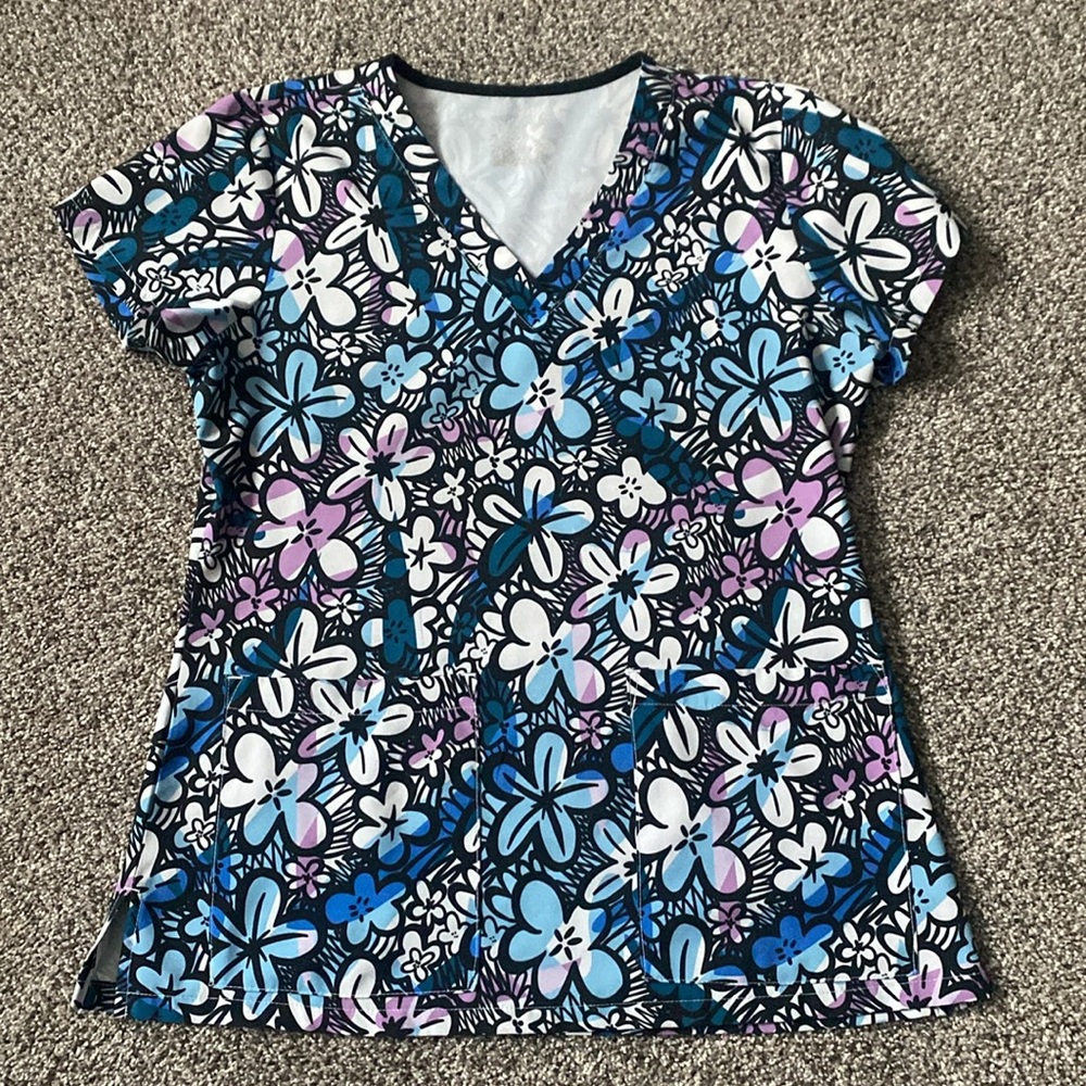 Women’s scrub tops- size small - Picture 3 of 5